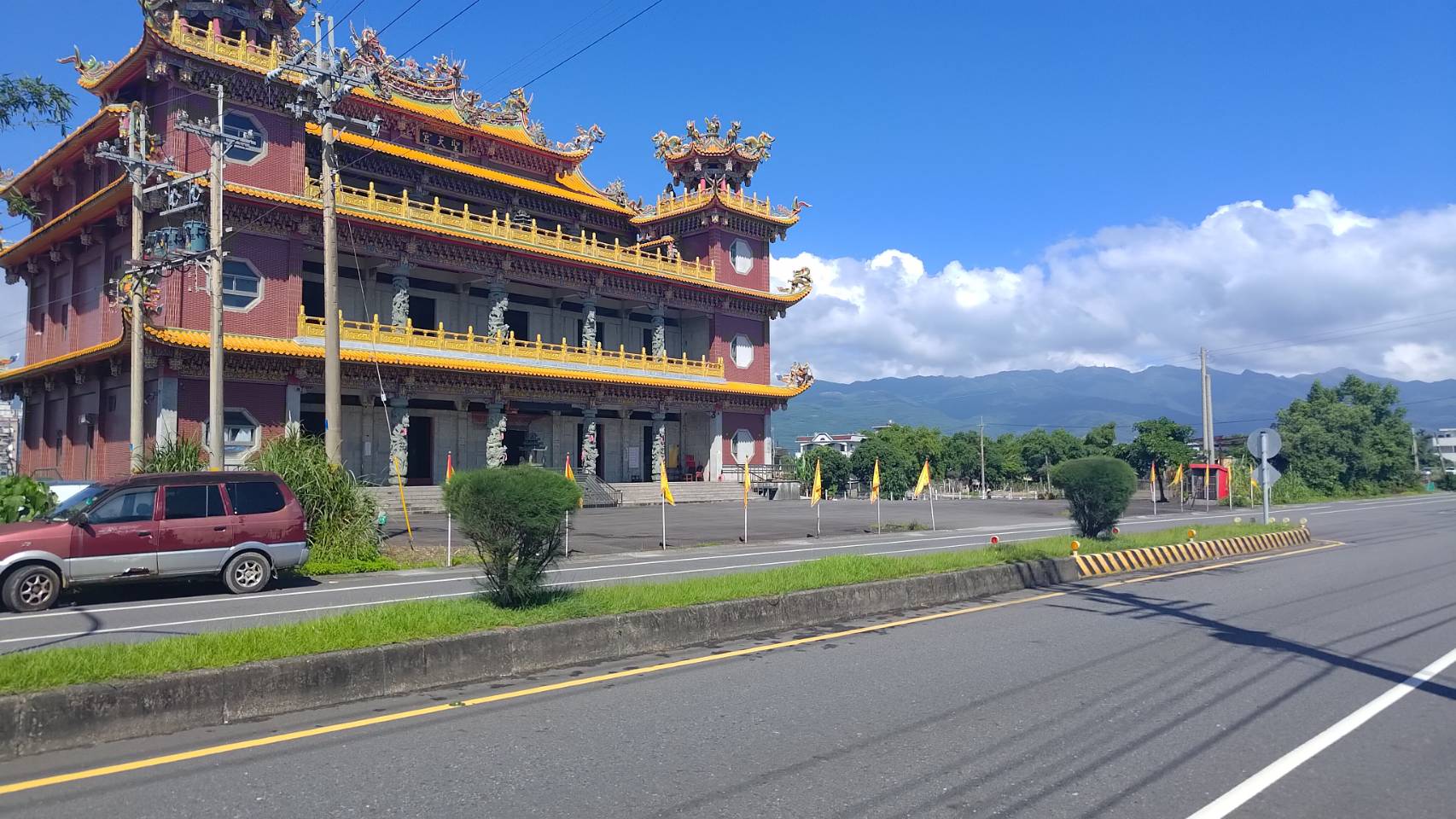 Similar as in Thailand, you can see a lot of temples like this along the roads